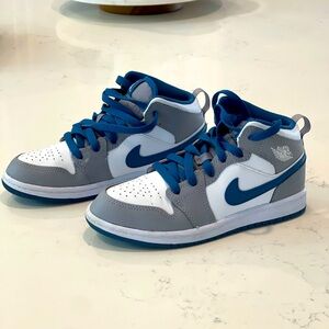 Jordan 1 MID (PS) - Size 1.5Y - Worn 2 times!!